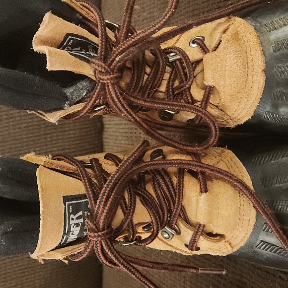 Boy's Ranger Suede and Black Rubber Insulated Boots Size 1 - Picture 7 of 10